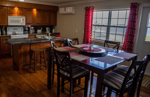 Rocky Harbour Cottage | Peridot By The Shore, Rocky Harbour Newfoundland