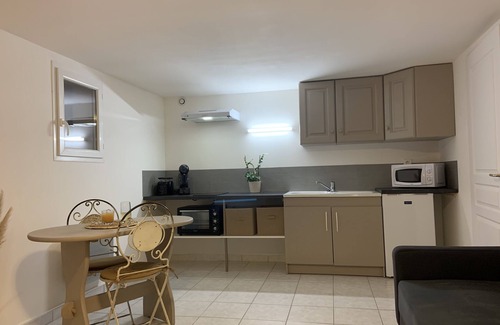 Champcevinel Apartment | PERIGUEUX CHAMPCEVINEL DORDOGNE STUDIO SWIMMING POOL.