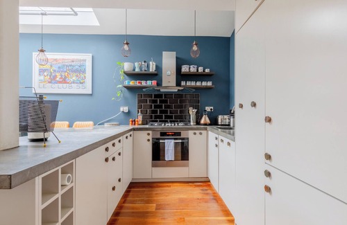 Golborne Apartment | Period-Chic 2BD Flat with Private Patio