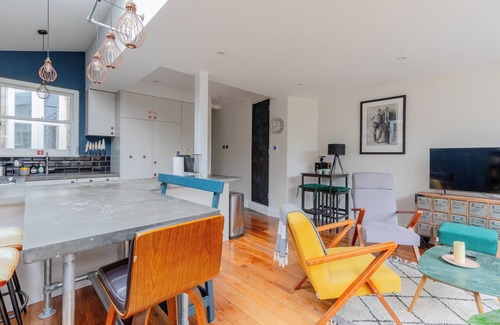 Golborne Apartment | Period-Chic 2BD Flat with Private Patio