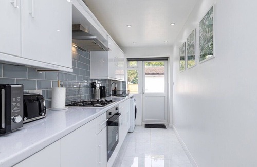 Perivale Apartment | Perivale | Blissful Ground Floor Urban Getaway