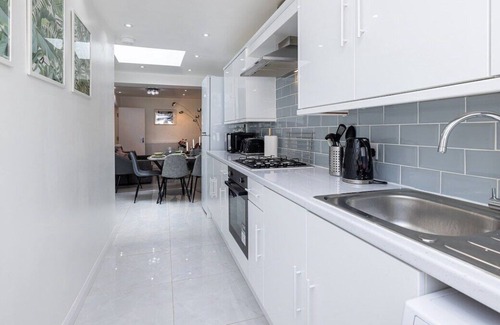 Perivale Apartment | Perivale | Blissful Ground Floor Urban Getaway