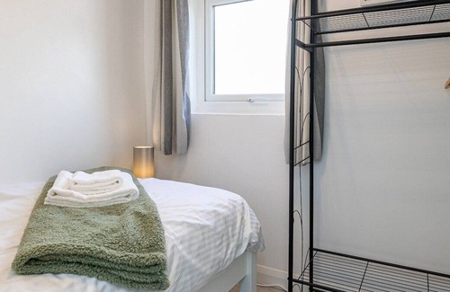 Perivale Apartment | Perivale | Spacious First-Floor Urban Getaway