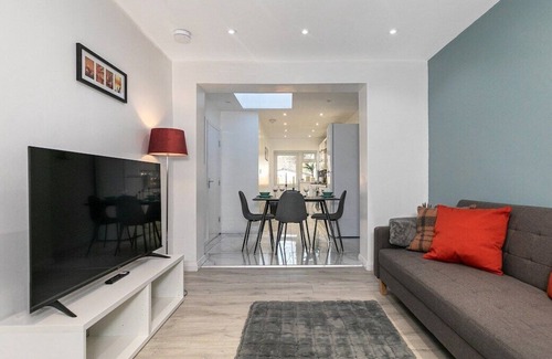 Perivale House | Perivale |Tranquil Ground Floor Urban Getaway