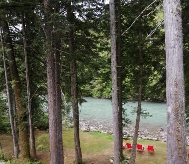 Malakwa House | Perry River Lodge