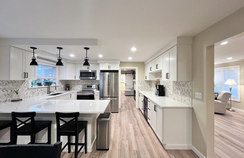 Mount Vernon House | Pet & Family Friendly, Comfortable, Convenient