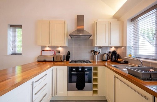 Carnon Downs Cottage | Pet free Villa Gallery