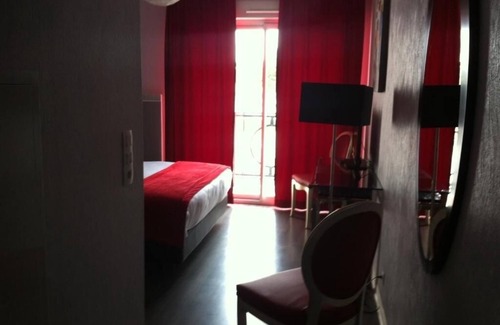 La Baule-Escoublac Hotel | Pet-friendly Property! Outdoor Swimming Pools Near Parc du Château de Careil