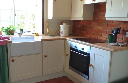 Willesborough Cottage | Pet friendly 1 bed cottage in Sellindge, Kent