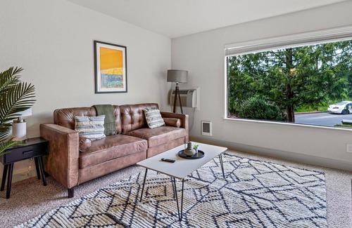 Renton Apartment | Pet-friendly 1BR in Renton