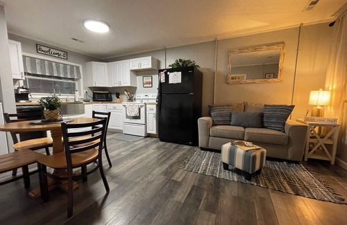 Knoxville House | Pet-Friendly 1BR Near UT Medical & Downtown Quiet Stay with Parking