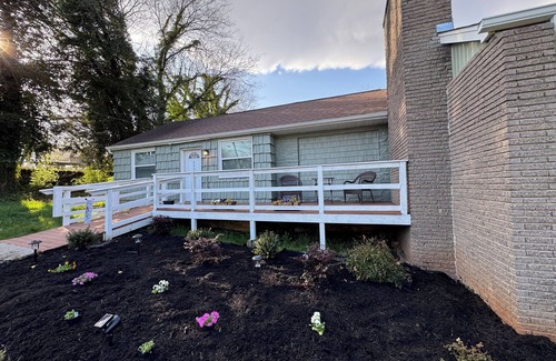 Knoxville House | Pet-Friendly 1BR Near UT Medical & Downtown Quiet Stay with Parking