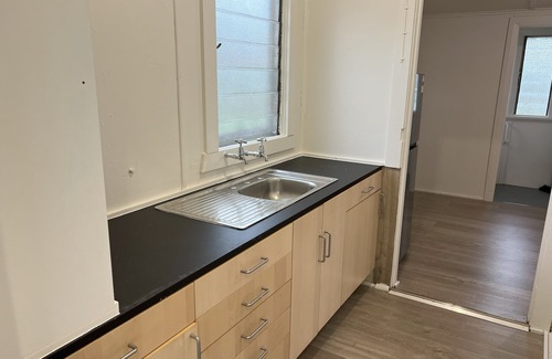 Grafton House | Pet Friendly 2 Bedroom Cottage with Yard