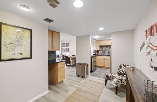 Capitol District Condo | Pet-friendly, 2 king beds in Downtown Austin with 1 gigabit Wifi