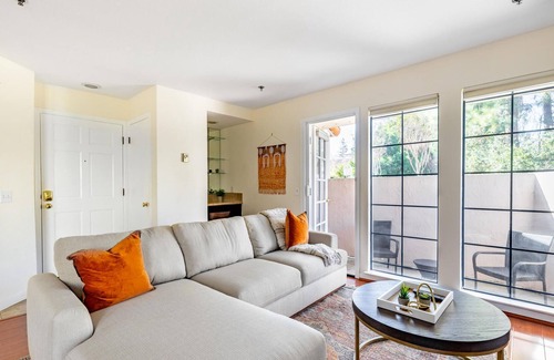 Cupertino Apartment | Pet-Friendly 2BR Condo in Cupertino near Apple HQ