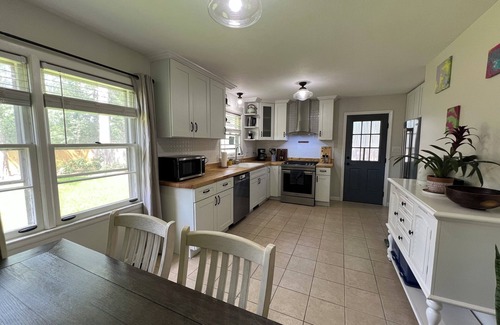 Royal Pines House | Pet friendly, 3-bedroom home, close to Asheville, WiFi & fully fenced backyard.