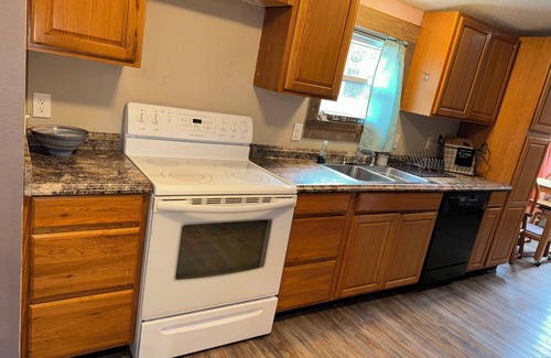 Pineville House | Pet friendly 4 bed 2 bath hot tub, outdoor shower, stage & rv sites for groups