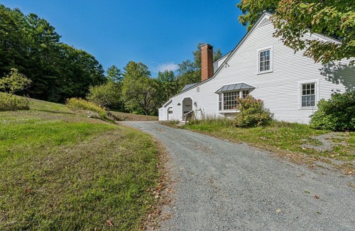 West Hartford House | Pet-Friendly, 4BR Heart of VT - Hillside Farmhouse