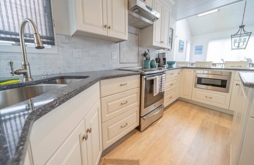 Avalon House | Pet Friendly, 5 Bedroom, 4 bath home close to the beach!