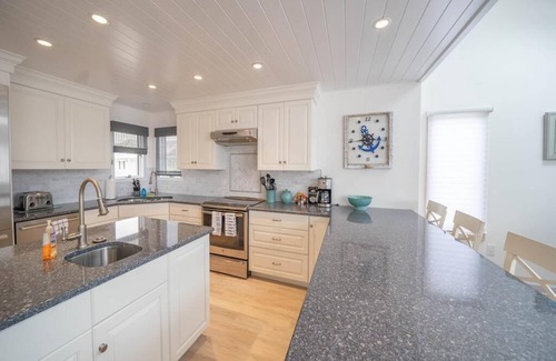 Avalon House | Pet Friendly, 5 Bedroom, 4 bath home close to the beach!