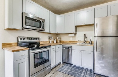 South Pensacola House | Pet friendly - 5 min from downtown, 15 min from beaches & 2 min from hospital