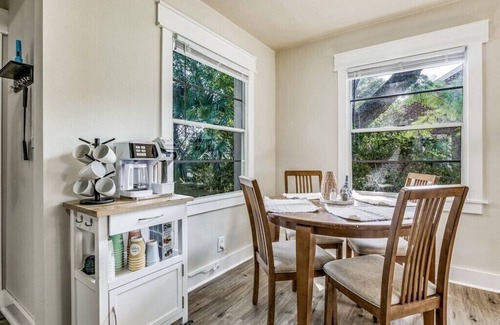 South Pensacola House | Pet friendly - 5 min from downtown, 15 min from beaches & 2 min from hospital