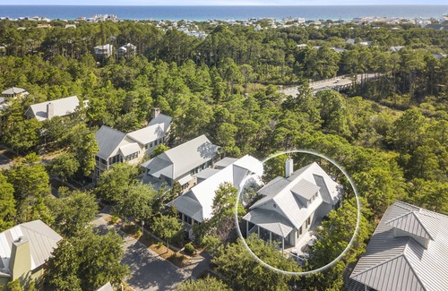 Watercolor House | Pet Friendly! 6 Seater Golf Cart, 6 bikes! Next to Waterpark & Beach!