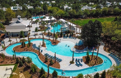 Watercolor House | Pet Friendly! 6 Seater Golf Cart, 6 bikes! Next to Waterpark & Beach!