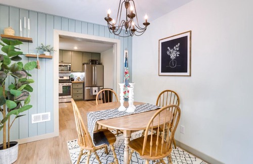 Moody House | Pet-Friendly Alabama Retreat with Deck and Patio!