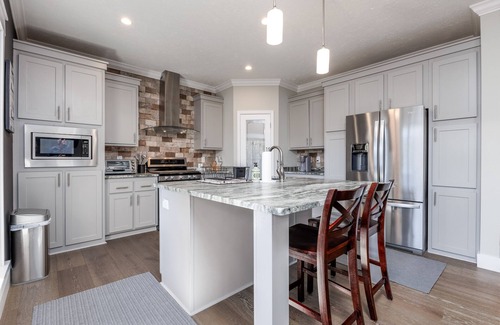 Glenville House | Pet friendly Amazing mountain paradise. Hot tub, fireplace, gym, game room !