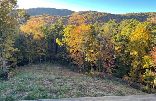 Glenville House | Pet friendly Amazing mountain paradise. Hot tub, fireplace, gym, game room !