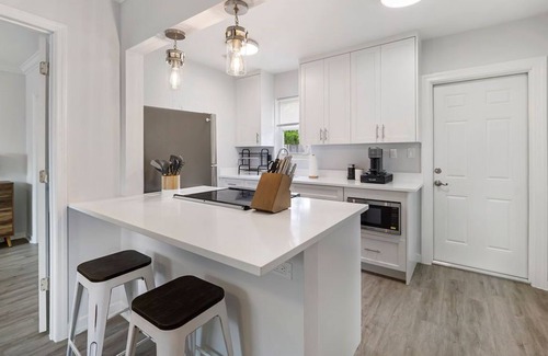 Mango Groves Cottage | Pet Friendly Apartment Near The Beach