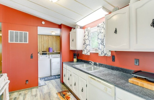 Arkdale Cottage | Pet-Friendly Arkdale Vacation Rental, 2 Mi to Lake