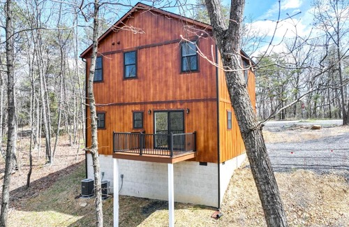 Mount Jackson House | Pet-Friendly Basye Vacation Rental with Fireplace!