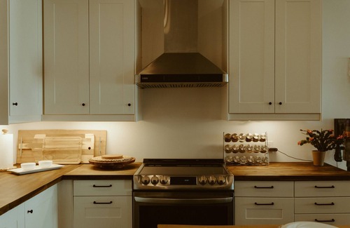 Powell River House | Pet Friendly Beachfront Escape, Sauna (add on), Hot Tub, Fireplace & Storm Views