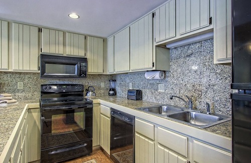 Cashiers Apartment | Pet-Friendly Blue Ridge Stay w/Resort Perks