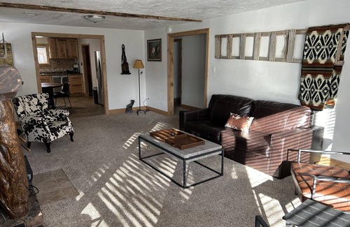 Dubois House | Pet-Friendly Cabin for up to 10 for Family or Group Adventure!