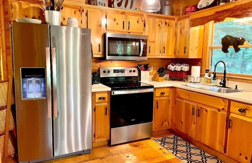 Ellijay Cabin | Pet-Friendly Cabin in the Woods w/HOT TUB! Secluded, Cozy, 2,000' Up!