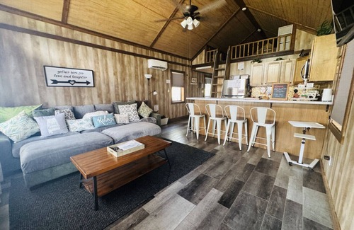 Groveoak Cabin | Pet-Friendly Cabin w/Views & Lake Access