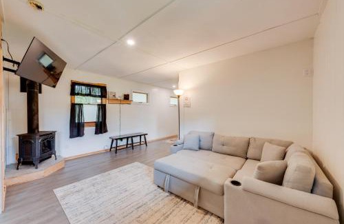 Hillsgrove House | Pet-Friendly Cabin with Grill in Hillsgrove
