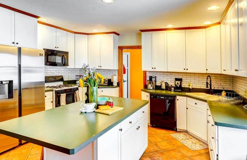 Canaan House | Pet-Friendly Canaan Home Near Queechy Lake!