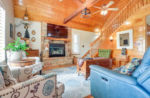 Canyon Lake House | Pet-Friendly Canyon Lake Cabin, 1 Mi to Water!