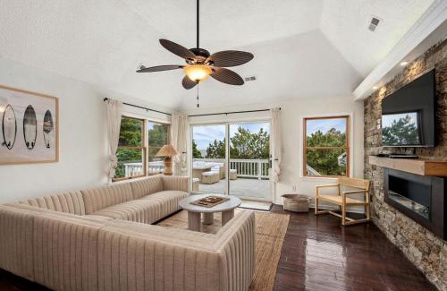 Whalehead Beach House | Pet Friendly Coastal Cottage in Corolla, North Carolina, Complete with Outdoor Pool and Private Hot Tub