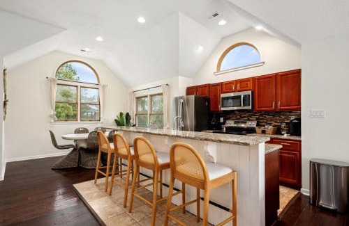 Whalehead Beach House | Pet Friendly Coastal Cottage in Corolla, North Carolina, Complete with Outdoor Pool and Private Hot Tub