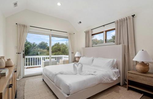 Whalehead Beach House | Pet Friendly Coastal Cottage in Corolla, North Carolina, Complete with Outdoor Pool and Private Hot Tub