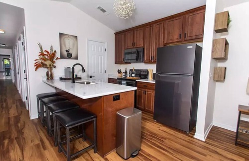 Southeast Pensacola House | Pet-Friendly, Contemporary Home ✨5 min to Downtown✨