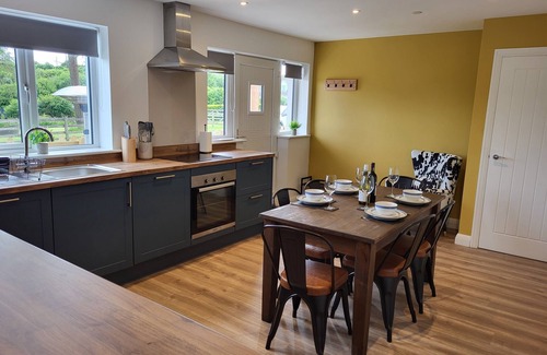 Kilgetty Cottage | Pet Friendly Cottage with Sea Views