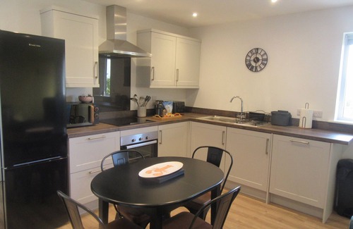 Kilgetty Cottage | Pet Friendly Cottage with Sea Views