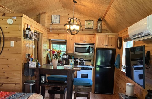 Georgetown Cabin | Pet friendly cottage near golf and beaches