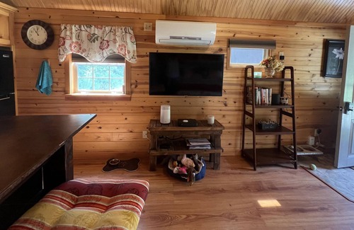 Georgetown Cabin | Pet friendly cottage near golf and beaches